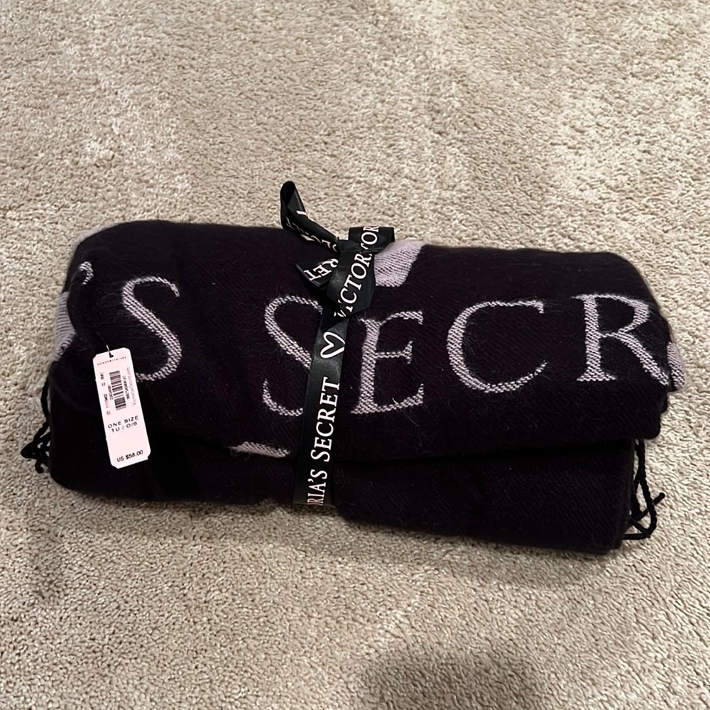 Victoria's Secret Black And Pink  Heart Tattered Ends Throw Blanket 48x58